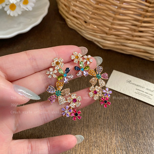 Boucles d'oreilles pendantes tendance de haute qualité, personnalisées, à blocs de couleur et motifs floraux, en alliage de zinc plaqué or 14K, bijoux de fête pour femmes, 100% personnalisables - Product Image 6