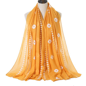 Automne et hiver nouvelle écharpe brodée en coton et lin pour femmes hijab en coton brodé - Product Image 5