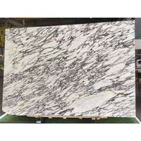 Table basse en marbre naturel poli moderne KT Interior avec des designs Bianco Venato et Calacatta Veneto Jazz
