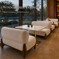 Chaises et tables pour restaurant, café, salon, ensemble de canapés, bancs en bouclette crème, table en marbre blanc, piédestal doré, pour café commercial