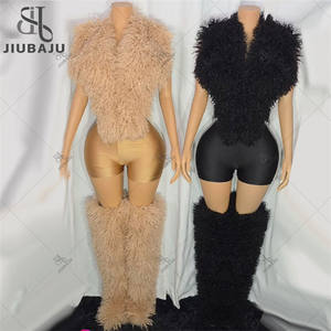 Conjunto de Tres Piezas de Moda de Invierno para Mujer Chaleco de Pelo sin Mangas con Espalda Descubierta + Shorts + Botas Altas de Pelo - Product Image 1