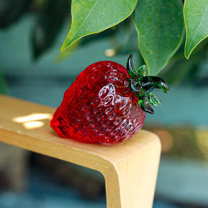 แก้วคริสตัลรูปสตรอว์เบอร์รีสีแดง ของสะสมงานศิลปะ แก้วจิ๋ว ของตกแต่งโต๊ะ ของประดับบ้าน - Product Image 3