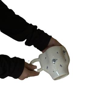 Taza de rosa azul moldeada a mano de diseño original, Taza de cerámica con alto nivel de apariencia, taza de café con leche como recuerdo - Product Image 5