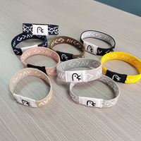 أساور منسوجة مرنة مخصصة مقاومة للماء بتقنية RFID وNFC بتردد 13.56 ميجاهرتز مع آيات من الكتاب المقدس للفنادق والفعاليات والحفلات الموسيقية واستخدامات بطاقات الأعمال والدفع