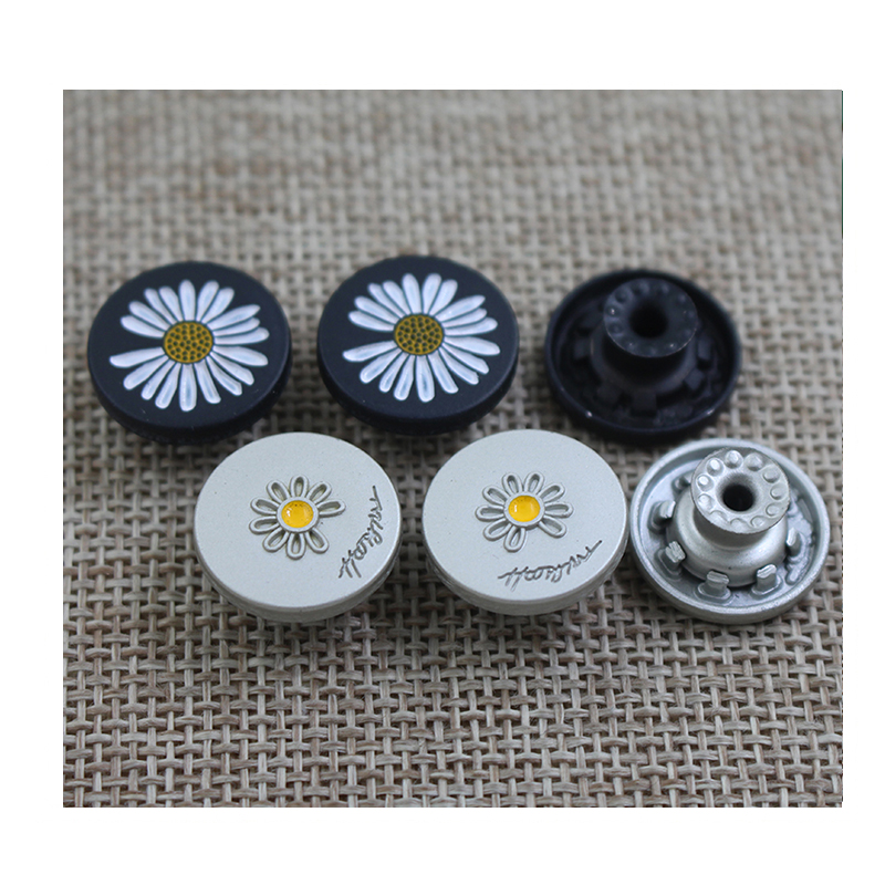 Factory custom logo new fashion design daisy chrysanthemum pattern jeans metal button