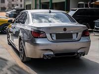 Kit Carrozzeria Completo per BMW Serie 5 E60 2004-2010: Upgrade Stile M5 con Paraurti Anteriore e Posteriore, Minigonne Laterali e Terminali di Scarico - Kit Conversione Facelift