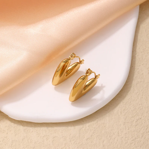 Clip de oreja chapado en oro 18k de acero inoxidable Chapado en forma de corazón de Estilo Vintage para mujeres y niñas - Product Image 3