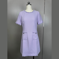 Robe en tweed lavande pour femme, avec bordure tressée, franges, manches courtes, col rond, poches plaquées, boutons argentés, coupe trapèze, mini, bouclé