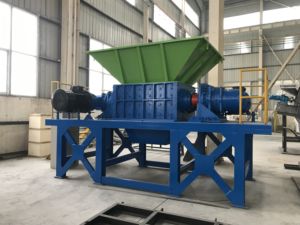 Broyeur à double arbre pour le traitement des déchets PS-800, moteur et engrenages de 20 kW pour le recyclage de divers pneus et de la caoutchouc plastique - Product Image 2