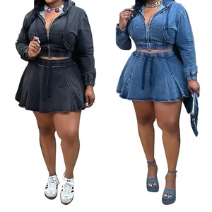 Nouvel ensemble décontracté pour femme : haut court à capuche à manches longues et jupe courte - Ensemble 2 pièces en jean délavé tendance - Product Image 1