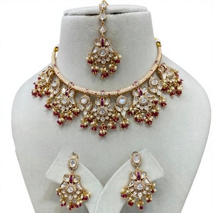 Ensemble de collier plaqué or traditionnel de qualité supérieure avec boucles d'oreilles et Tikka pour la collection de mariage et de fonction pour les femmes - Product Image 1