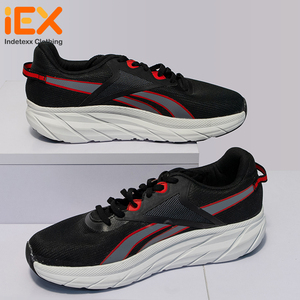 Chaussures de football d'occasion en gros, lot de stock de football, surplus d'usine, conteneur 20 pieds, Amérique centrale, Amérique du Sud, LATAM, exportation en forte demande - Product Image 1