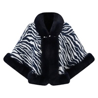 Cape en tricot à imprimé zèbre pour femme, col et poignets en fausse fourrure noire, boucle à perles, poncho d'hiver