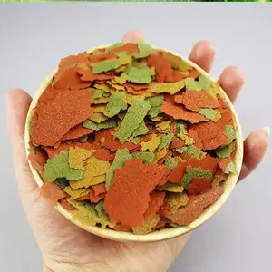 Alimento para peces <span class=keywords><strong>Koi</strong></span> flotante de alta proteína <span class=keywords><strong>Betta</strong></span> Tropical Cichlid Food Flake Venta al por mayor Pellets de comida para peces de acuario hechos de plástico - Product Image 1
