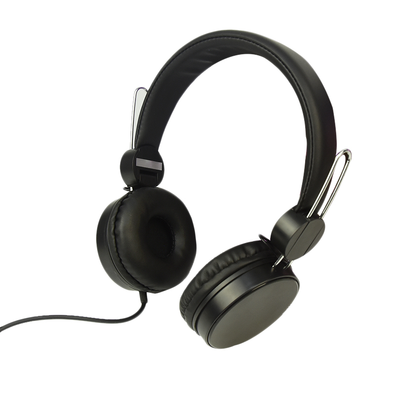 Professional Over Ear Wired Headphone with