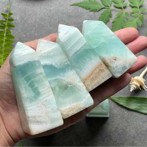 Venta al por mayor de cristales pulidos de grado B natural CrystalHola, tipo Caribbean Square Point, de 50-200g, para Sanación Espiritual Navideña - Product Image 1