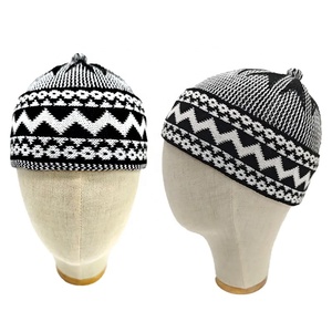 Bonnet Kufi en tricot géométrique noir et gris, en coton doux, pour la prière musulmane des hommes, usage quotidien, activités de plein air et voyages - Product Image 3