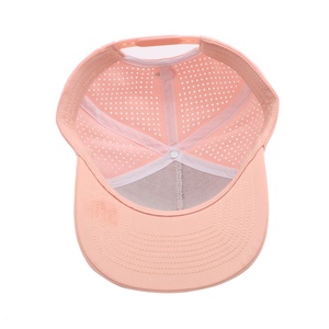 หมวกแก๊ปปักลายโลโก้สีชมพูแบบยูนิเซ็กซ์ 5 ชิ้น ทำจากโพลีเอสเตอร์ผสมสแปนเด็กซ์ กันน้ำ ตัดด้วยเลเซอร์ รูระบายอากาศ ปีกโค้ง - Product Image 5