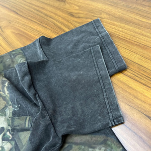 Camiseta desgastada con estampado de 300Gsm y cuello acanalado de alta calidad personalizada, camisetas lavadas Vintage para hombre - Product Image 5