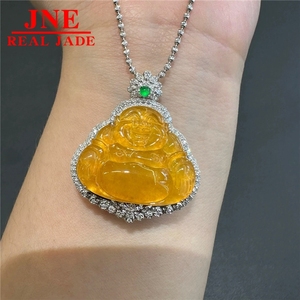 หยกพม่ารูปพระศรีอริยเมตไตรยแบบน้ำแข็งประดับทองคำ 18K ฝังเพชร หยกเจไดต์สีเหลืองธรรมชาติ รูปพระพุทธเจ้า - Product Image 4