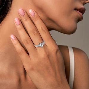 Bague Moissanite en argent sterling 925 Bague de fiançailles en plaqué rhodium D VVS à 3 pierres coupe poire avec certificat GRA - Product Image 2
