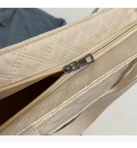 Sacs à main pour femmes nouveauté 2025 tendance pas cher en gros sacs à bandoulière Sac à <span class=keywords><strong>Dos</strong></span> mode coréenne sac bouffant matelassé fourre-tout - Product Image 5