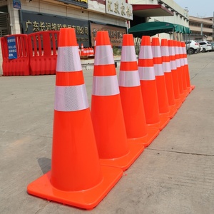 Cône de signalisation routière en PVC rouge réfléchissant prismatique haute intensité de 700 mm pour la sécurité routière et les avertissements de circulation - Product Image 6