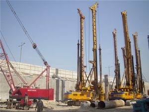 Grue sur chenilles hydraulique QUY80A de 80 tonnes à économie d'énergie avec une portée maximale de 64 m Hauteur de levage, longue durée de vie - Product Image 3