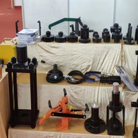 5 tonnes tirant le séparateur 2 ou 3 kits de mâchoires extracteur de roue intérieure hydraulique extracteur de vitesse de roulement hydraulique