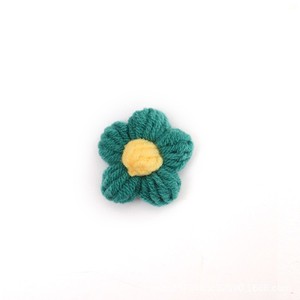 Flores de Ganchillo Pequeñas para el Cabello, Broches de Ropa Hechos a Mano, Accesorios - Hechos a Mano - Product Image 2