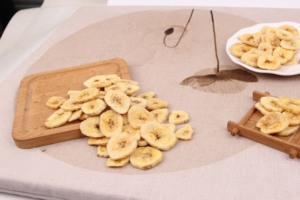 Bâtonnets de bananes lyophilisées en vrac - Légères et croustillantes, compatibles végétaliens, riches en fibres, idéales pour les mélanges de fruits secs et les céréales - Product Image 2