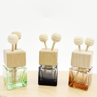 Diffuseur d'aromathérapie pour voiture en verre givré carré coloré de 8 ml vide avec clip de ventilation et bouchon à vis, emballage de flacon de parfum