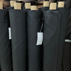 Prêt à expédier coloré 16mm 100% <span class=keywords><strong>soie</strong></span> taffetas épais cour teint couleur unie tissu mûrier <span class=keywords><strong>soie</strong></span> taffetas tissu pour robe <span class=keywords><strong>de</strong></span> mariée - Product Image 5