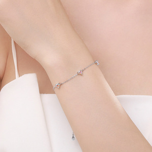 Pulsera de Cadena Plateada en Plata S925 con Cristal Tallado en Triángulo y Diamantes de Imitación, Diseño Geométrico Minimalista, Joyería para Uso Diario de Mujer - Product Image 4