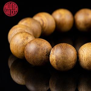 Pulsera Premium de Madera de Agar con Cuentas Rojas Redondas de 16 mm de Malasia – Madera de Oud Malaya Natural, Hecha a Mano, Aromática, para Oración - Product Image 4