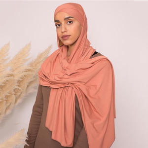 En gros <span class=keywords><strong>De</strong></span> Mode Maldives Malaisie Tudung Dubaï Croix Sangle Avant Musulman Coton <span class=keywords><strong>Jersey</strong></span> Hijab Écharpe Instant Châles - Product Image 4