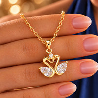 Collier pendentif double cygne plaqué or 18 carats avec zircon cubique taille poire et zircon cubique rond pour femme, vente en gros de bijoux, personnalisation OEM