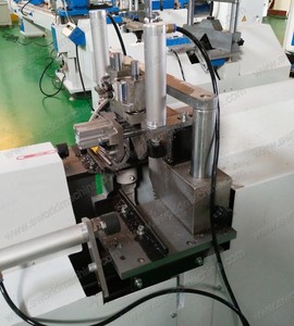 เครื่องตัดพีวีซีความแม่นยำสูง เครื่องตัดโปรไฟล์ยูพีวีซี 380V 2kW เครื่องตัด Eworld สำหรับงานประตูหน้าต่าง - Product Image 4