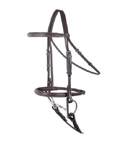 Brida de cuero de alta calidad con costuras elegantes e interior acolchado, perfecta para equitación y competiciones. - Product Image 1