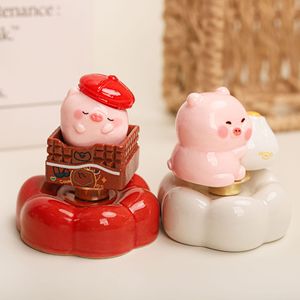 Décoration de tableau de bord de voiture en forme de petit <span class=keywords><strong>cochon</strong></span> rotatif, jouet tournant pour la maison et <span class=keywords><strong>le</strong></span> bureau, vente en gros - Product Image 5
