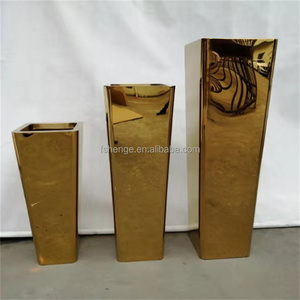 <span class=keywords><strong>Vaso</strong></span> <span class=keywords><strong>da</strong></span> fiori alto <span class=keywords><strong>in</strong></span> metallo dorato a forma di calice <span class=keywords><strong>da</strong></span> vino per decorazioni domestiche - Product Image 2