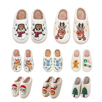 Chaussons d'intérieur douillets et antidérapants pour hommes et femmes, en peluche, brodés de motifs de Noël et d'Halloween (Père Noël, rennes, citrouilles)