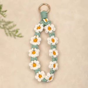 Petite marguerite tissée à la main lanière <span class=keywords><strong>de</strong></span> <span class=keywords><strong>téléphone</strong></span> portable pendentif <span class=keywords><strong>de</strong></span> chaîne <span class=keywords><strong>de</strong></span> <span class=keywords><strong>téléphone</strong></span> portable frais artistique sac créatif chaîne suspendue <span class=keywords><strong>de</strong></span> <span class=keywords><strong>téléphone</strong></span> portable - Product Image 4