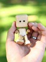 Adorable figurine en bois moderne qui bouge les jambes, désodorisant de voiture, ornement de ventilation, kits d'intérieur