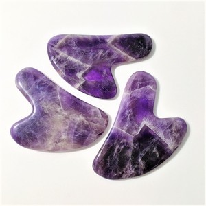 Popular vender amatista guasha herramienta de forma de corazón bueno para <span class=keywords><strong>la</strong></span> salud de cristal púrpura Guasha Junta - Product Image 4