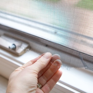 Forte Extensibilidade Fiberglass Fabric <span class=keywords><strong>Roll</strong></span> Fácil de Instalar 2025 Verão Fácil Instalar Anti-<span class=keywords><strong>mosquito</strong></span> <span class=keywords><strong>Net</strong></span> para Varanda Tela - Product Image 4