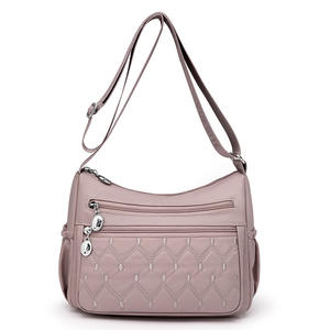 Sac à bandoulière en nylon de grande taille pour femmes, imperméable, léger, décontracté, sac messager pour femmes avec sangle réglable - Product Image 4