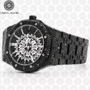 Montre en diamant à la mode, fabriquée en Inde, avec des matériaux de qualité supérieure, pour un usage quotidien, des fêtes, des événements et autres occasions, disponible à la vente. - Product Image 5