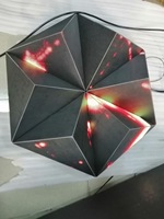 Écran LED couleur pleine 2,5 mm intérieur/extérieur 16:9, mur vidéo triangulaire, affichage numérique OEM SDK, affiche numérique pour centre commercial, animation de texte, IP43