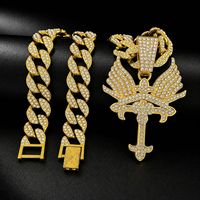 Collier pendentif croix crucifix en zircon plaqué or 18 carats style hip-hop, design ailes d'ange glacées pour hommes et femmes